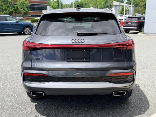 Tambora Gray Metallic 2025 Audi Q5 Premium TFSI quattro S tronic
