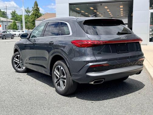 Tambora Gray Metallic 2025 Audi Q5 Premium TFSI quattro S tronic