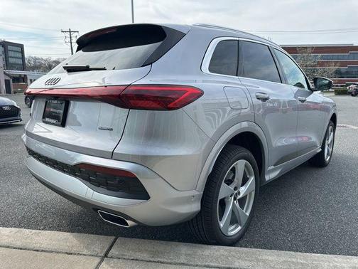 Florett Silver Metallic 2026 Audi Q5 Premium Plus TFSI quattro S tronic