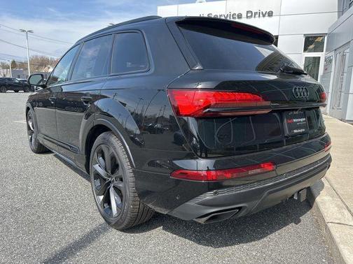 Mythos Black Metallic 2026 Audi Q7 55 Premium Plus