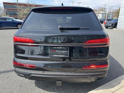 Mythos Black Metallic 2026 Audi Q7 55 Premium Plus