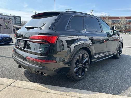 Mythos Black Metallic 2026 Audi Q7 55 Premium Plus
