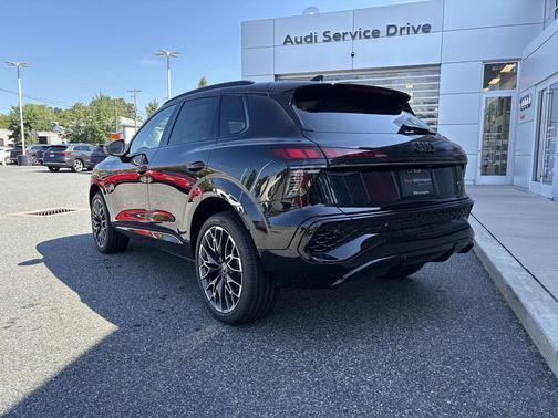 Mythos Black Metallic 2026 Audi Q3 TFSI quattro S tronic