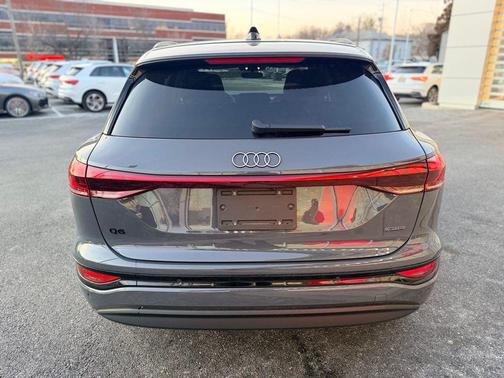 2025 Audi Q6 e-tron Premium Plus quattro