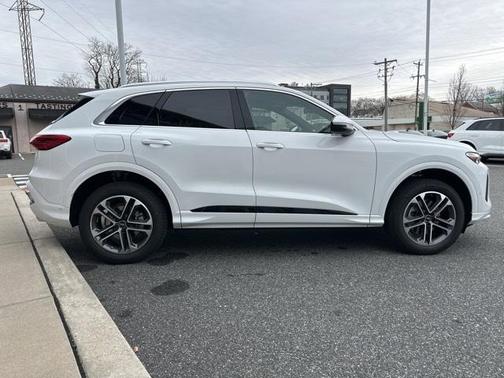 2025 Audi Q5 Premium TFSI quattro S tronic