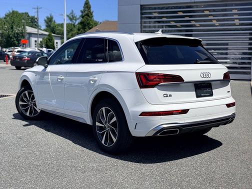 Arkona White 2024 Audi Q5 45 S line Premium