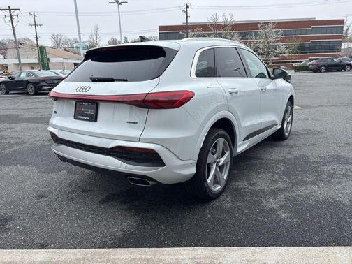 Glacier White Metallic 2026 Audi Q5 Premium Plus TFSI quattro S tronic