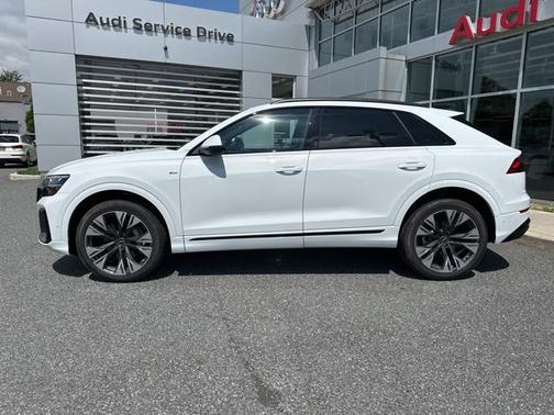 2025 Audi Q8 55 Premium Plus