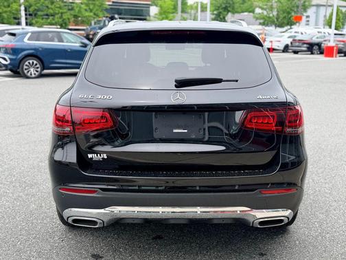 Obsidian Black Metallic 2022 Mercedes-Benz GLC 300 4MATIC