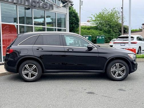 Obsidian Black Metallic 2022 Mercedes-Benz GLC 300 4MATIC
