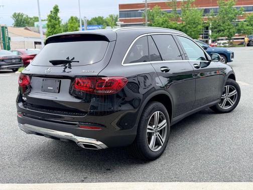Obsidian Black Metallic 2022 Mercedes-Benz GLC 300 4MATIC