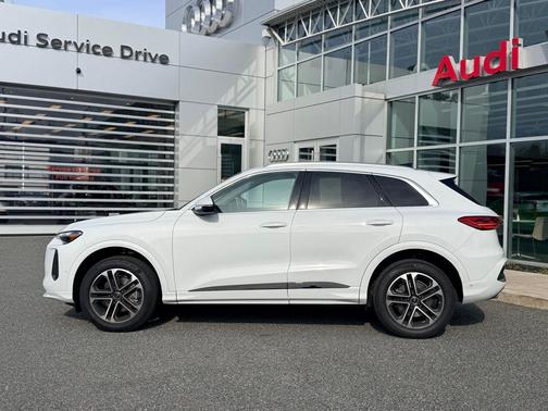 Glacier White Metallic 2025 Audi Q5 Premium TFSI quattro S tronic