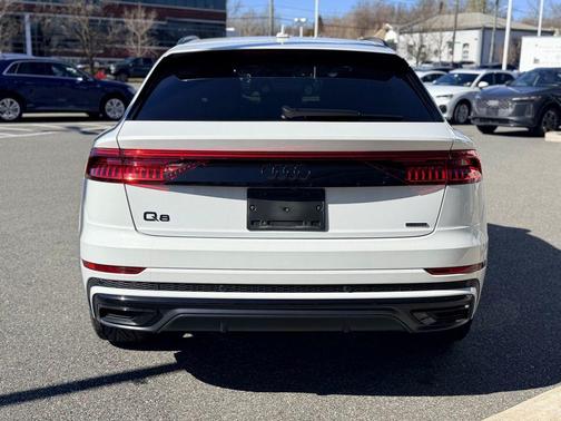 2021 Audi Q8 55 Premium Plus