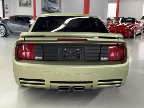 2005 Ford Mustang GT Premium