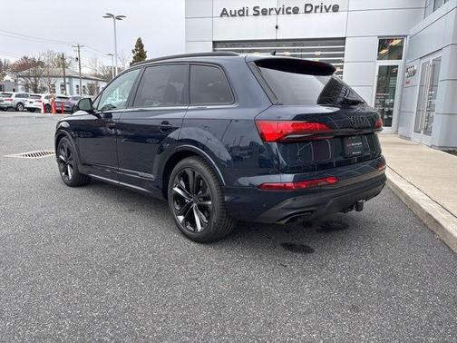 Waitomo Blue Metallic 2026 Audi Q7 55 Premium Plus
