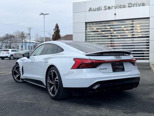 2023 Audi e-tron GT Premium Plus quattro