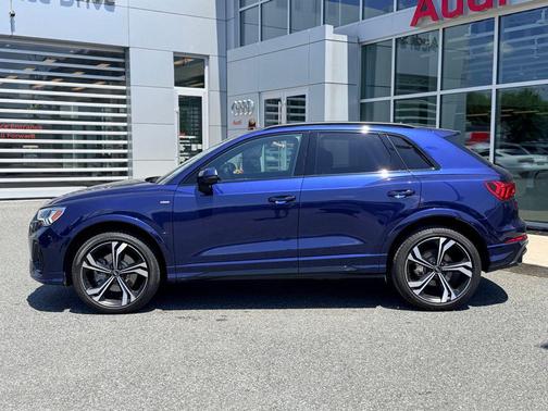 Navarra Blue Metallic 2023 Audi Q3 45 S line Premium Plus
