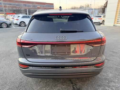 2025 Audi Q6 e-tron Premium Plus quattro