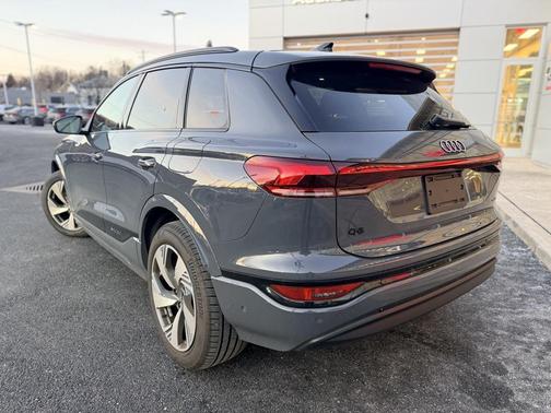 2025 Audi Q6 e-tron Premium Plus quattro