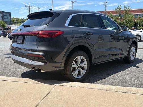 Tambora Gray Metallic 2026 Audi Q5 Premium TFSI quattro S tronic