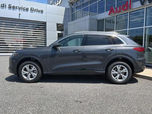 Tambora Gray Metallic 2026 Audi Q5 Premium TFSI quattro S tronic