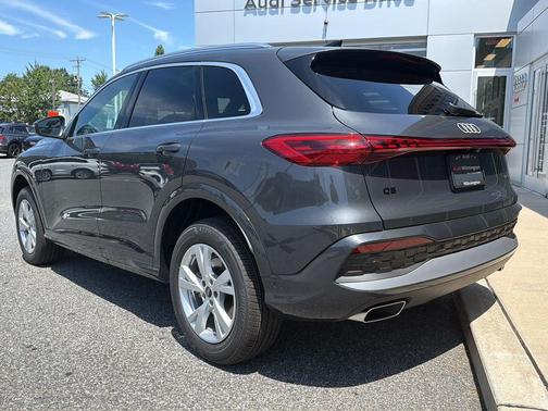 Tambora Gray Metallic 2026 Audi Q5 Premium TFSI quattro S tronic
