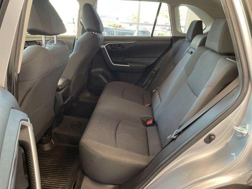 Silver Sky Metallic 2019 Toyota RAV4 LE