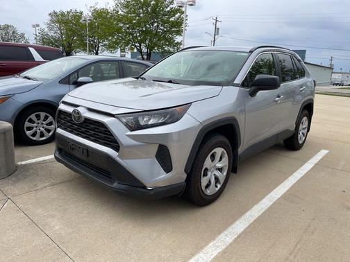 Silver Sky Metallic 2019 Toyota RAV4 LE