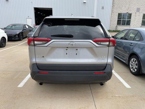 Silver Sky Metallic 2019 Toyota RAV4 LE