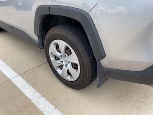 Silver Sky Metallic 2019 Toyota RAV4 LE