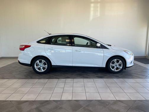 Oxford White 2013 Ford Focus SE
