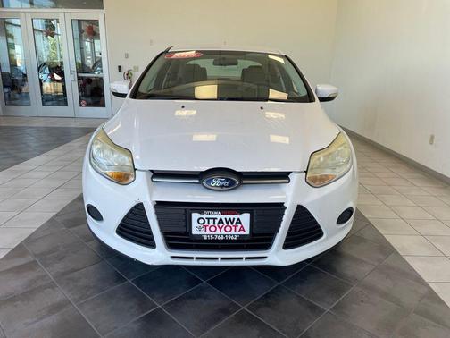 Oxford White 2013 Ford Focus SE