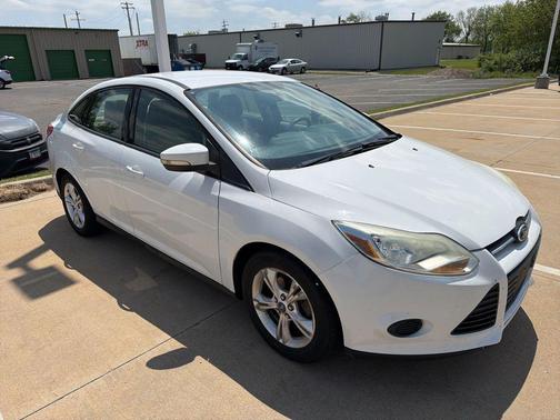 Oxford White 2013 Ford Focus SE