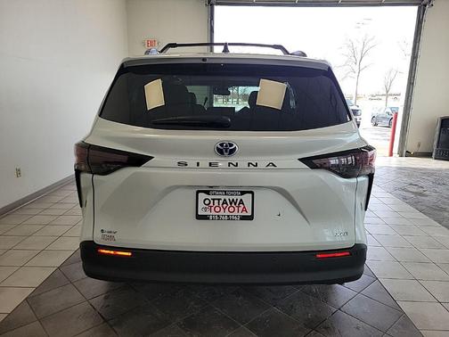 2025 Toyota Sienna XLE