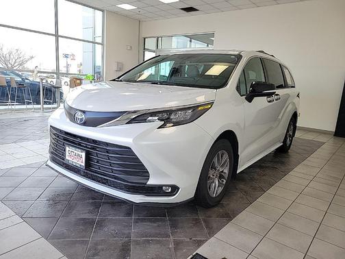 2025 Toyota Sienna XLE