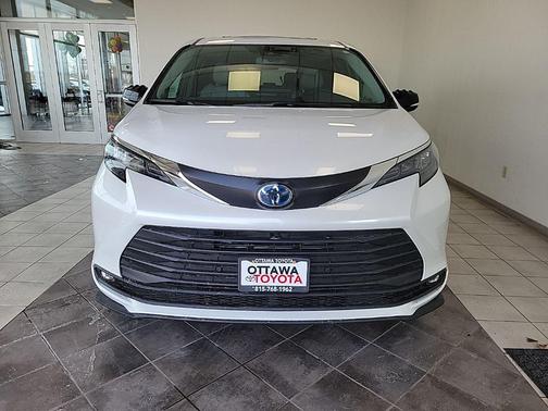 2025 Toyota Sienna XLE