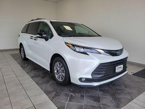 2025 Toyota Sienna XLE