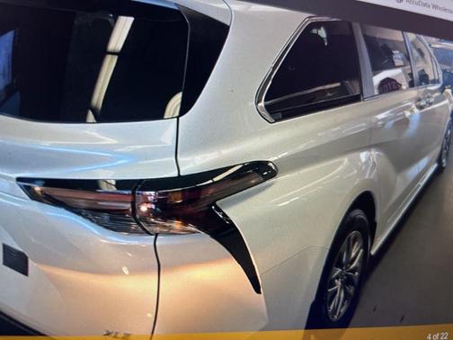 2025 Toyota Sienna XLE