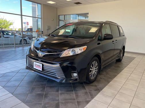 Midnight Black Metallic 2019 Toyota Sienna XLE