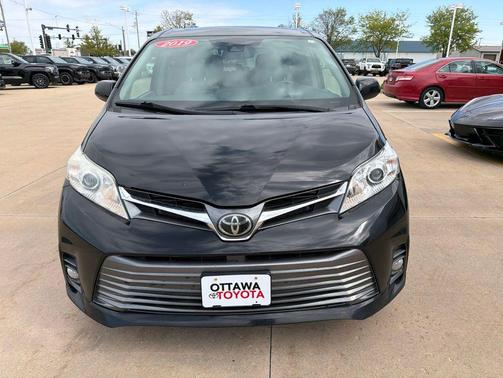 Midnight Black Metallic 2019 Toyota Sienna XLE