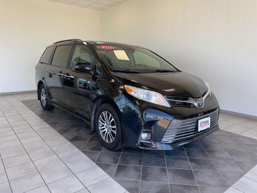 Midnight Black Metallic 2019 Toyota Sienna XLE