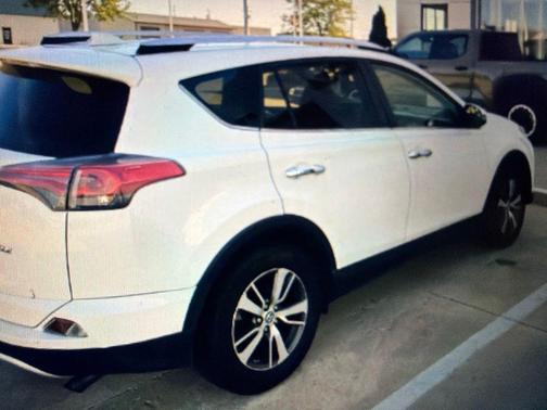 Super White 2016 Toyota RAV4 XLE