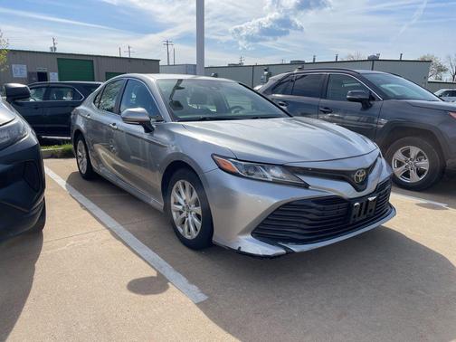 Celestial Silver Metallic 2019 Toyota Camry LE