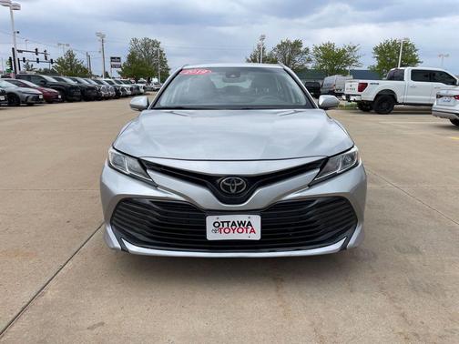 Celestial Silver Metallic 2019 Toyota Camry LE