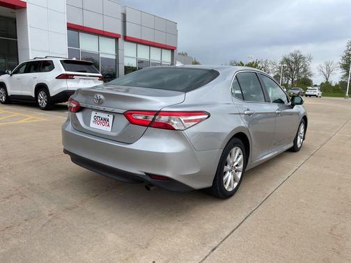 Celestial Silver Metallic 2019 Toyota Camry LE
