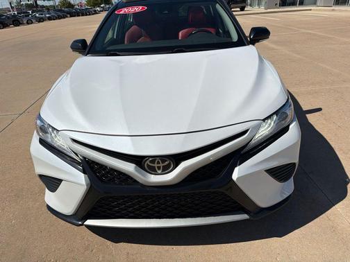 Wind Chill Pearl/Midnight Black Metallic 2020 Toyota Camry XSE