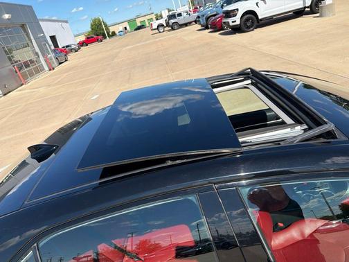 Wind Chill Pearl/Midnight Black Metallic 2020 Toyota Camry XSE