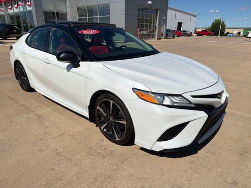 Wind Chill Pearl/Midnight Black Metallic 2020 Toyota Camry XSE