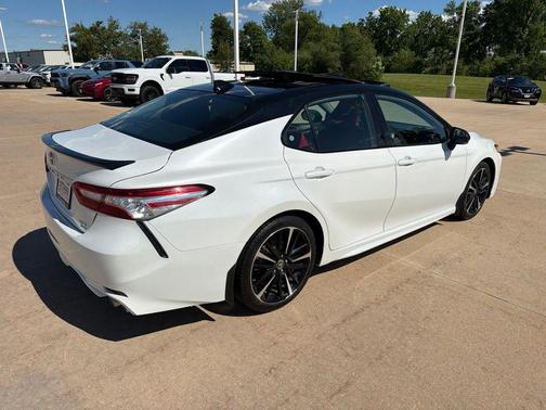 Wind Chill Pearl/Midnight Black Metallic 2020 Toyota Camry XSE