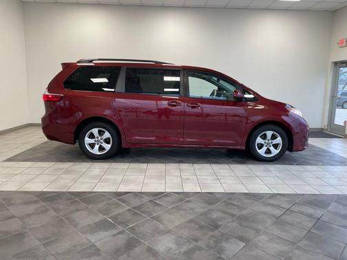 2020 Toyota Sienna LE